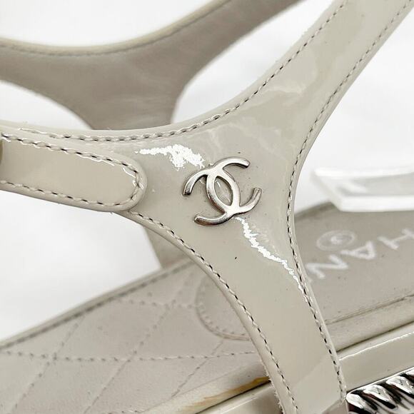 Chanel 37C Gray Quilted Leather Faux Pearl CC Logo Ankle Strap Flat Sandals - Picture 11 of 14